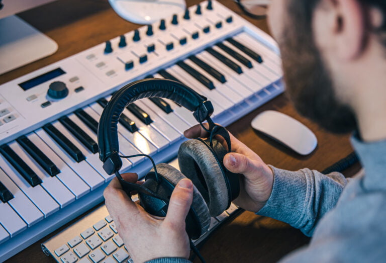 FPGA in Music Synthesis: Creating Unique Sounds and Instruments