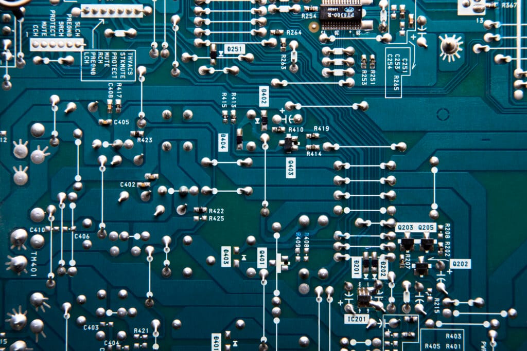 Understanding FPGA Architecture - From Logic Blocks to I/O 3 Understanding FPGA Architecture - From Logic Blocks to I/O